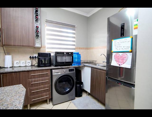 3 BEDROOM TOWNHOUSE FOR SALE IN MONAVONI